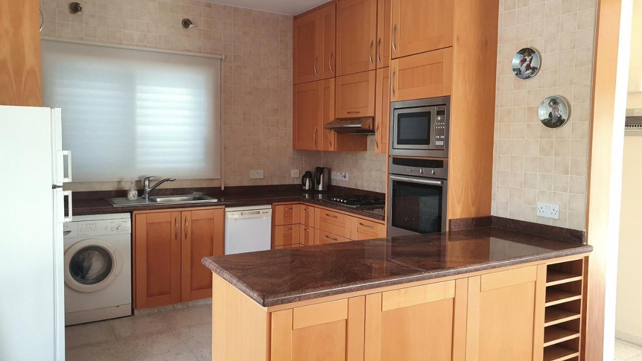 Villa Victoria 400 Meters To The Beach Peyia Exterior photo